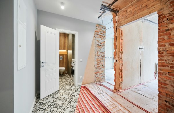 Quels sont les secrets pour maximiser l'espace et la lumière lors de la rénovation de votre appartement ?